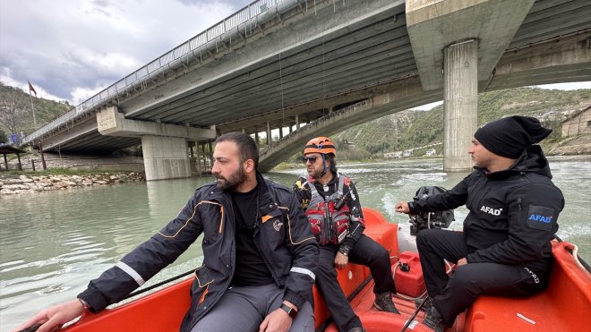Tunceli'de 1200 personel Munzur Çayı'nda kaybolan 3 kişiyi arıyor
