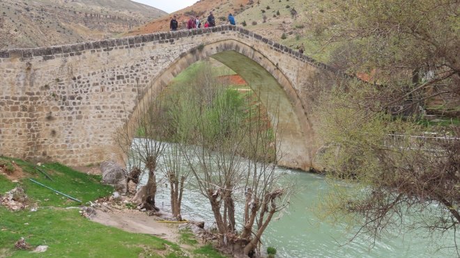 Doğa tutkunları Çemişgezek'in tarihi ve doğal güzelliklerini gezdi