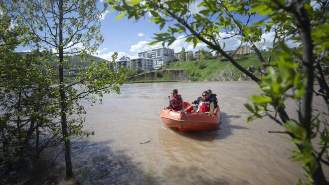 Munzur Çayı'nda kaybolan 3 kişinin bulunması için çalışmalar sürüyor