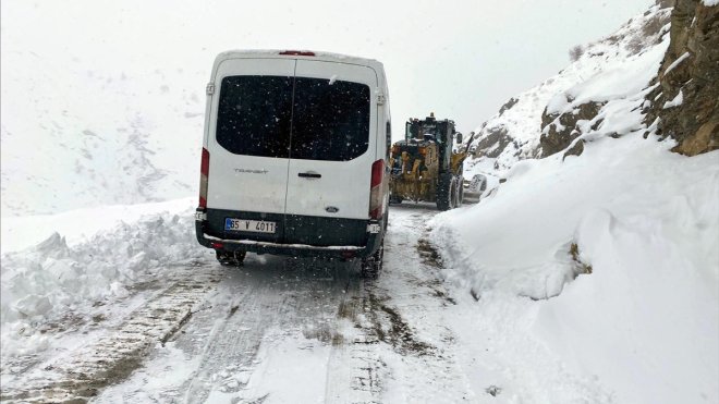 Van'da karla mücadele çalışmaları devam ediyor
