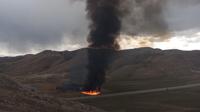 Van'da Kazlıgöl Sazlığı'nda çıkan yangın söndürüldü