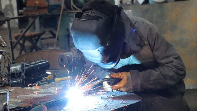 Öğrenciler hurda parçalarını geri dönüştürerek eserler yapıyor