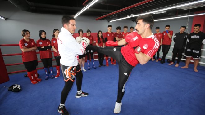 VAN - Özel harekat polisi, Vanlı gençlerle Kick Boks Dünya Kupası