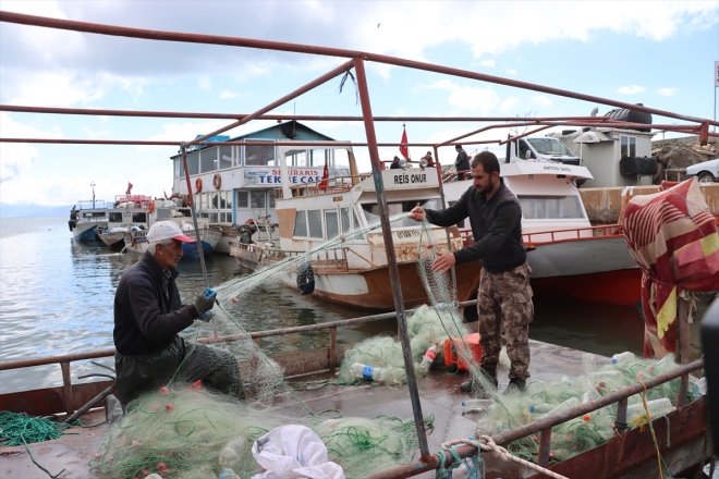 Van Gölü'nde "inci kefali" için av yasağı başladı