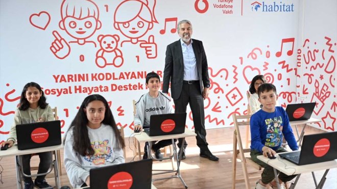 Vodafone, Adıyaman'da çocuklar için "konteyner teknoloji sınıfı" kurdu