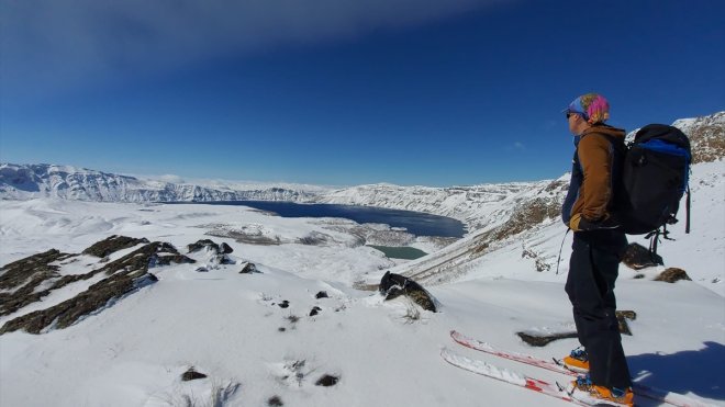 Yerli ve yabancı dağcılar, Nemrut Dağı'na kayaklı tırmanış yaptı