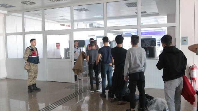 Afganistan uyruklu 134 düzensiz göçmen, Erzurum'dan ülkelerine gönderildi