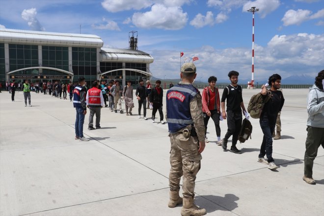 Afganistan göçmen ülkelerine gönderildi 227 düzensiz Ağrı