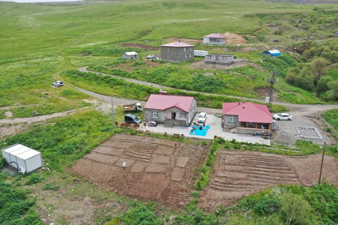 Ağrı'da 12 seçmeni bulunan köy sandığa gitti