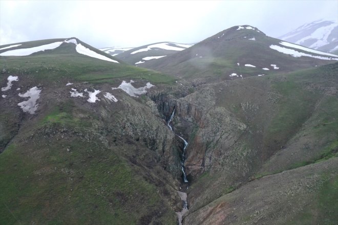 metre yükseklikten şelale - tutkunlarını ağırlıyor 50 AĞRI doğa akan 5