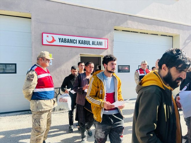 göçmen Afganistan uyruklu AĞRI 227 düzensiz - gönderildi ülkelerine 5