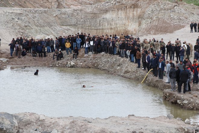 çıkarmak AĞRI için Büyükbaş boğuldu gölete çocuk hayvanı - giren 6
