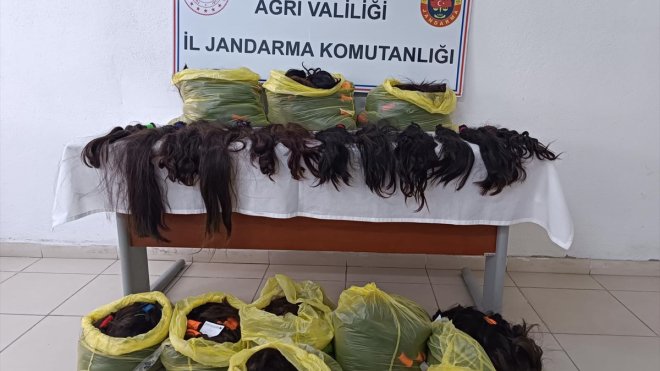 Ağrı'da bir minibüste 397 bağ insan saçı ele geçirildi