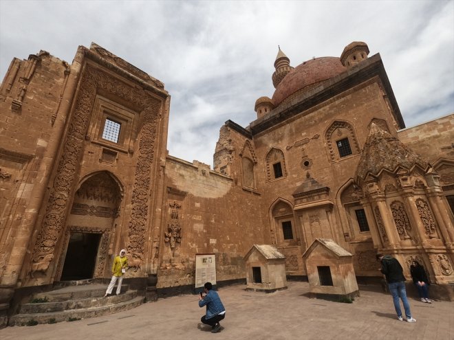Paşa edilen misafir depremzedeler Sarayı