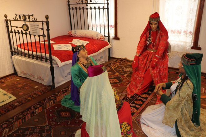 Paşa edilen İshak misafir gezdi Sarayı