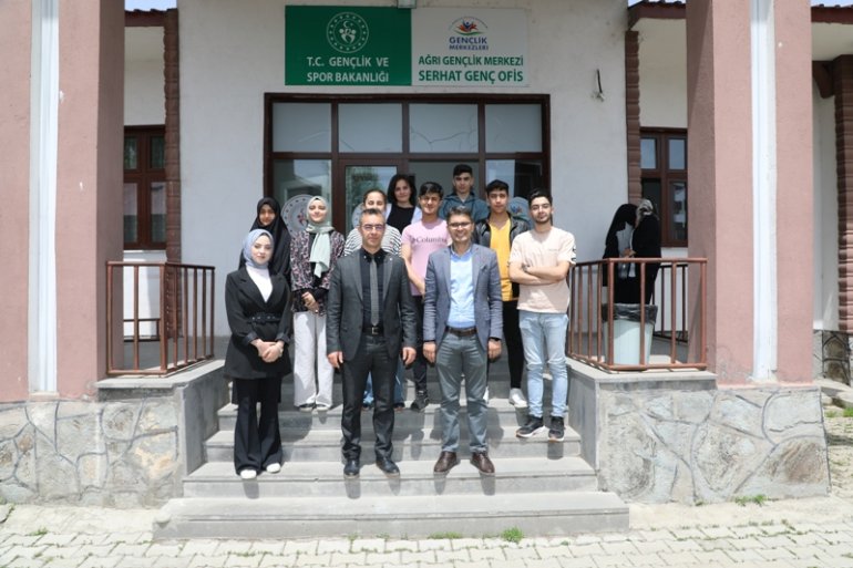 Ağrı Gençlik Merkezinde El Emeği Ürünler Sergilendi5