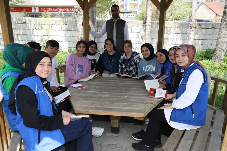 ağrı hamur kitap okuma2