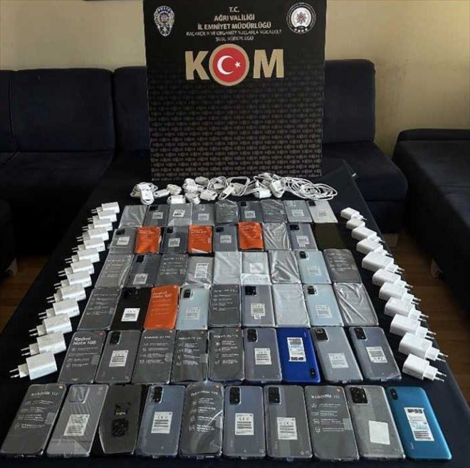 Ağrı polisi kaçakçılara geçit vermedi