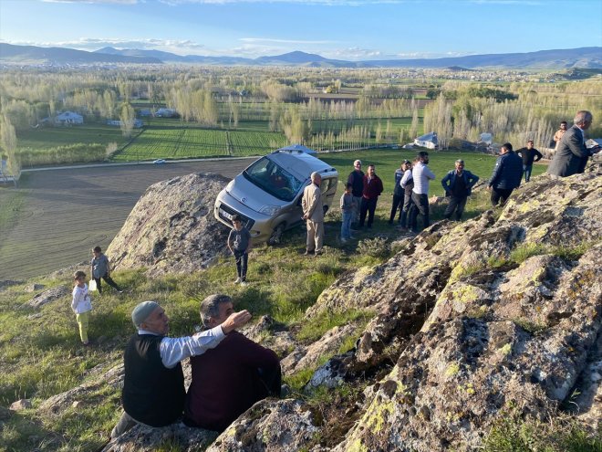 yaralandı AĞRI aracın devrilen ticari sürücüsü - hafif Şarampole 1