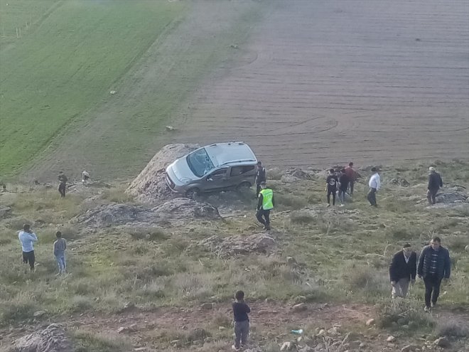 devrilen AĞRI Şarampole aracın ticari hafif - yaralandı sürücüsü 6