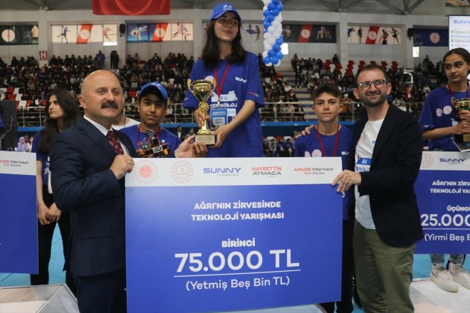 sergiledi öğrenciler Ağrılı robotik yeteneklerini kodlamadaki 4