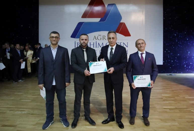AİÇÜ Bilimsel Teşvik Ödülleri Cübbe Giyme Töreni3