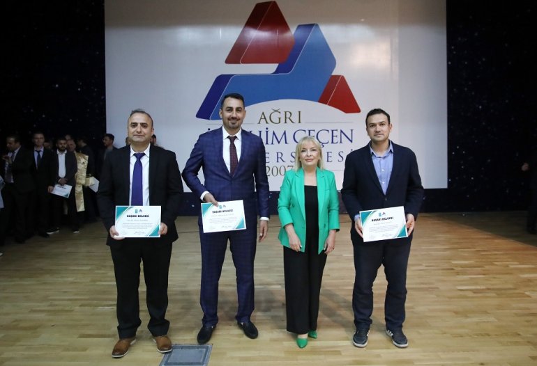 AİÇÜ Bilimsel Teşvik Ödülleri Cübbe Giyme Töreni4
