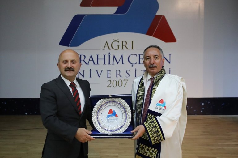 AİÇÜ Bilimsel Teşvik Ödülleri Cübbe Giyme Töreni5