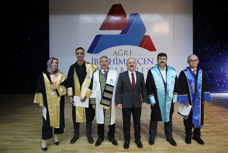 AİÇÜ Bilimsel Teşvik Ödülleri Cübbe Giyme Töreni6