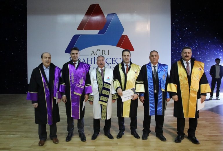 AİÇÜ Bilimsel Teşvik Ödülleri Cübbe Giyme Töreni7