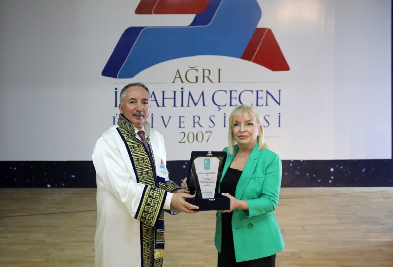 AİÇÜ Bilimsel Teşvik Ödülleri Cübbe Giyme Töreni8