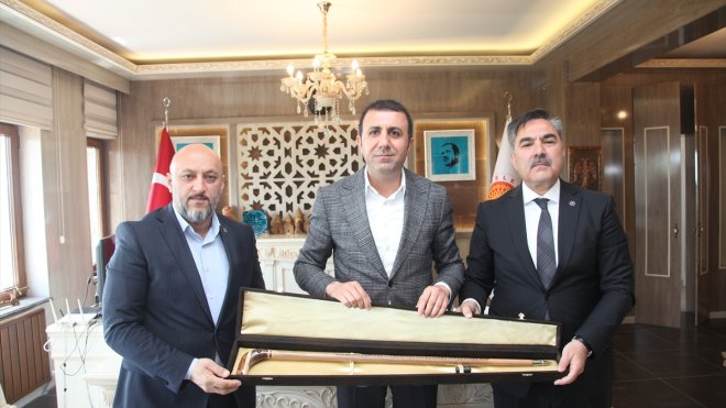 AK Parti Bitlis Milletvekili Bedirhanoğlu, Ahlat Belediyesini ziyaret etti1