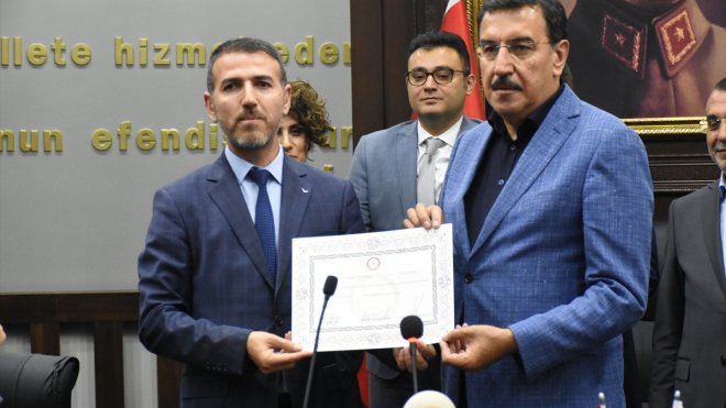 AK Parti'nin Malatya milletvekilleri mazbatalarını aldı