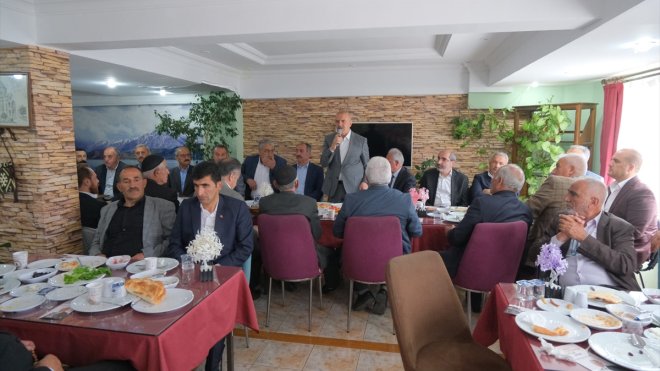 AK Parti Van milletvekili adayı Kayatürk, Gürpınar'da vatandaşlarla buluştu
