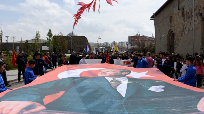 Doğu Anadolu'da 19 Mayıs Atatürk'ü Anma, Gençlik ve Spor Bayramı kutlanıyor