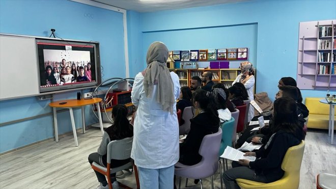 Ardahanlı öğrenciler zoom üzerinden Üsküp'teki "kardeşleriyle" tanıştı