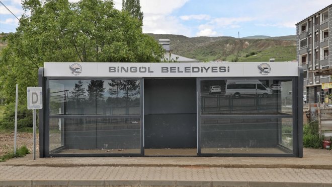 Bingöl Belediyesi otobüs duraklarını yeniliyor