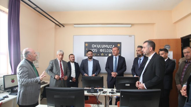 Ahlat'ta köy okuluna "robotik kodlama" sınıfı kuruldu