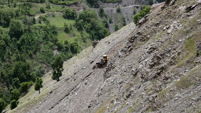Mutki ilçesinde sel, köy yolları ve altyapılarda hasara neden oldu