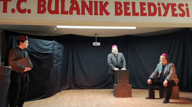 Bulanık'ta 'Şahidimiz Anadolu' adlı tiyatro oyunu sahnelendi