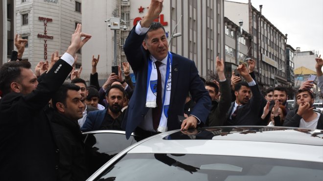 Cumhurbaşkanı adayı Sinan Oğan, Erzurum'da esnaf ziyareti yaptı