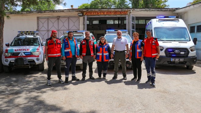 Depremzede UMKE personeli çok sayıda kişinin yaşama tutunmasını sağladı