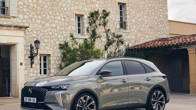 DS 7 ailesinin en üst versiyonu e-Tense 4X4 360 Türkiye
