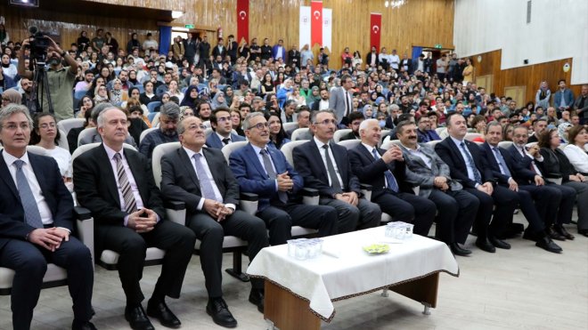 Cumhurbaşkanlığı Savunma Sanayii Başkanı Demir, Elazığ'da gençlerle buluştu: