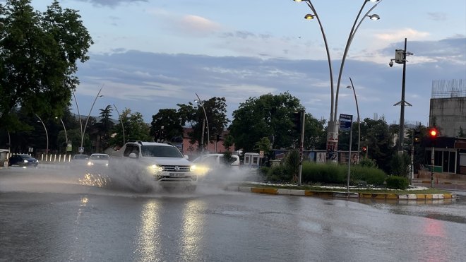 Elazığ'da sağanak etkili oldu