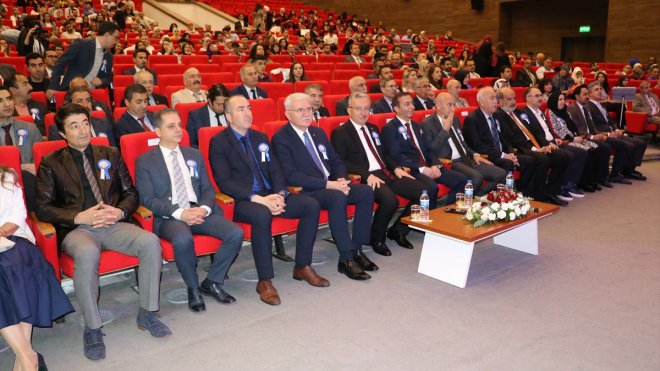Erzincan Binali Yıldırım Üniversitesi Tıp Fakültesi 10. dönem mezunlarını verdi