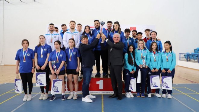 Erzincan'da düzenlenen ÜNİLİG Badminton Süper Lig müsabakaları sona erdi