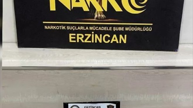 Erzincan'da uyuşturucu operasyonunda yakalanan 2 şüpheliden biri tutuklandı