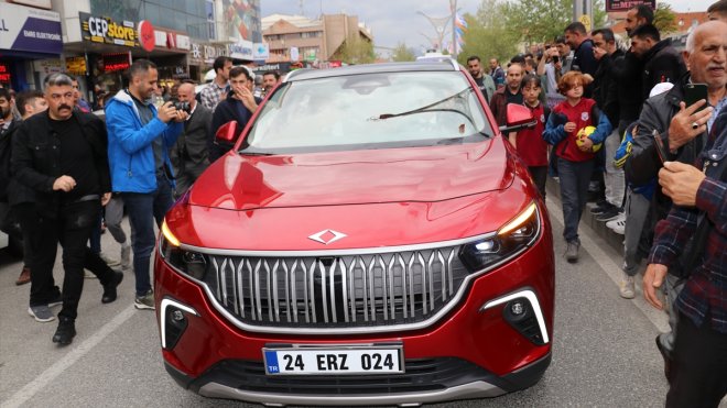 Türkiye'nin yerli otomobili Togg, Erzincan'da tanıtıldı