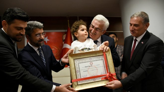 ERZURUM - AK Parti Erzurum milletvekilleri mazbatalarını aldı1